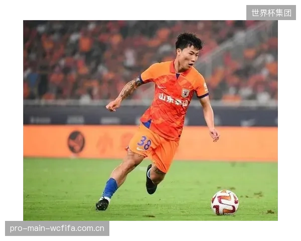 山东泰山4-4-2体系僵化，中场缺乏纵向输送能力导致攻防转换效率低下。